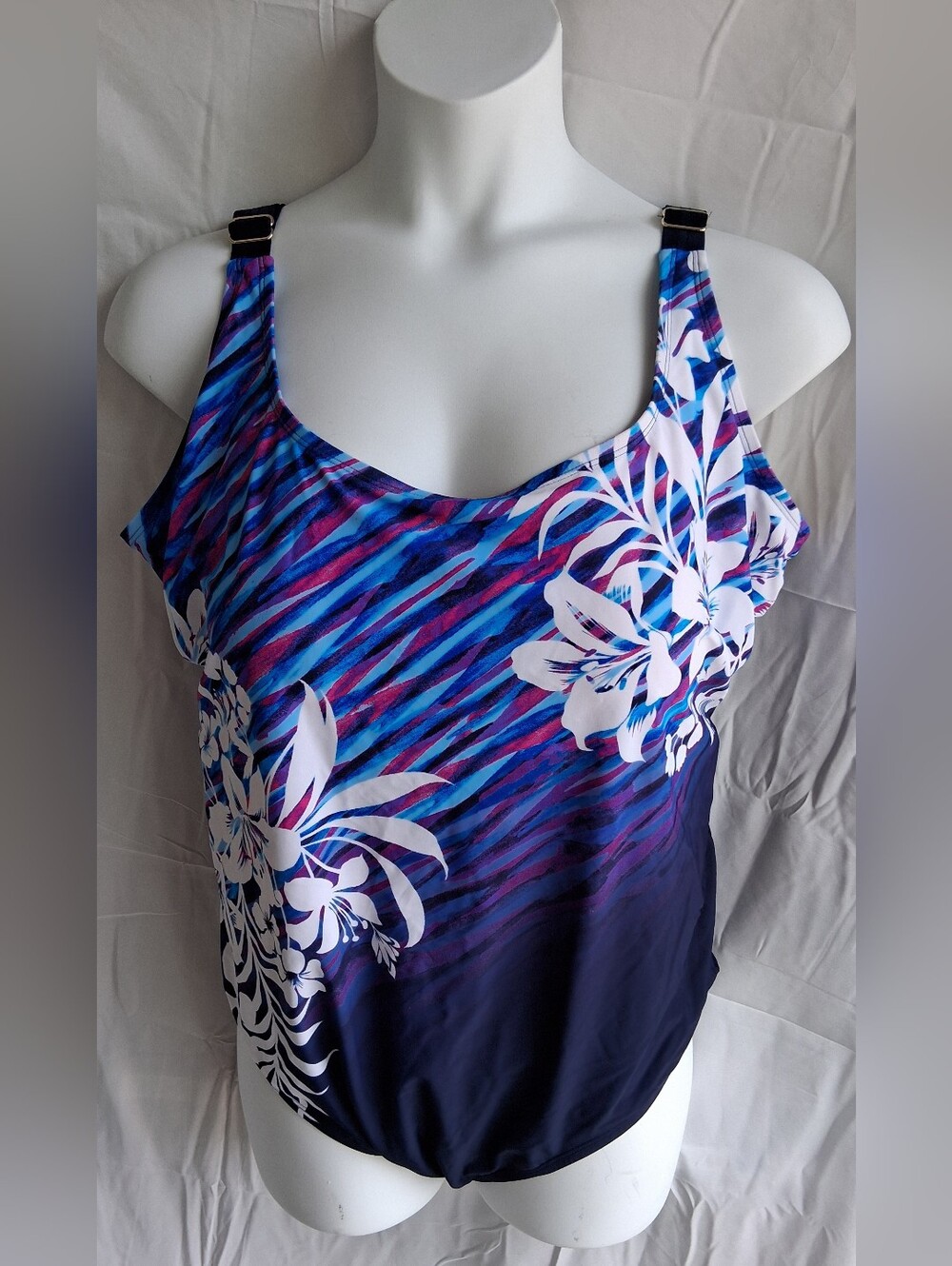 Swim365 By Swimsuits For All Multi Color Floral One Piece Sz 28 NWOT Small Flaw